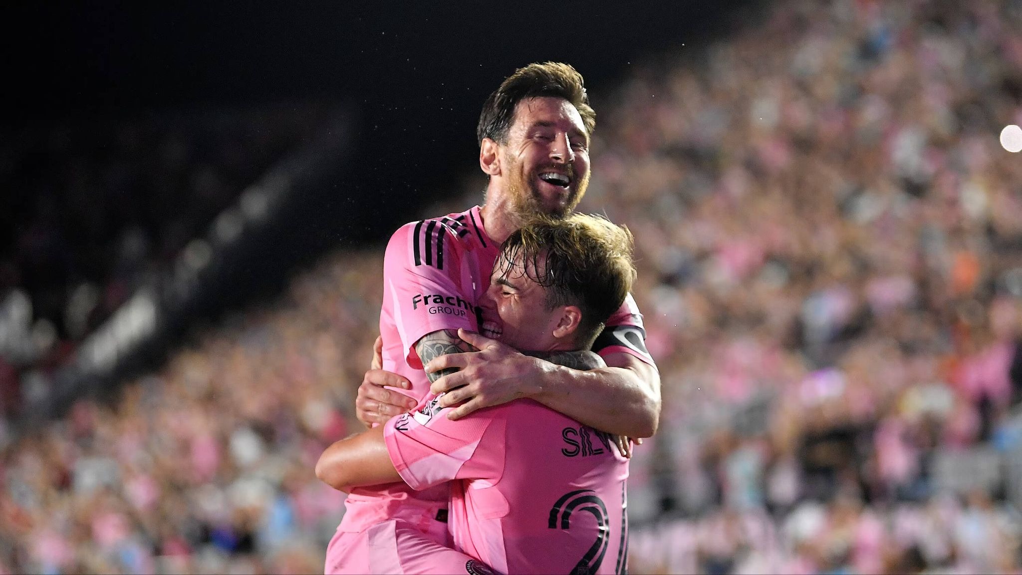 Màn trình diễn ‘điên rồ’ của Messi đưa Miami vào bán kết MLS Cup