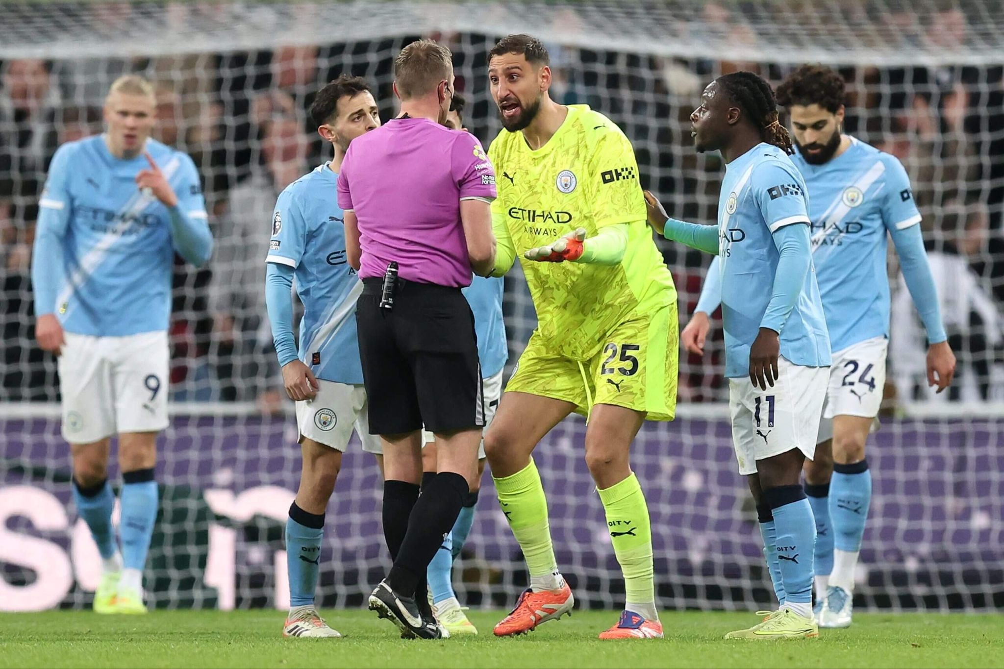 Trận thua Newcastle đẩy Man City vào thế bất lợi