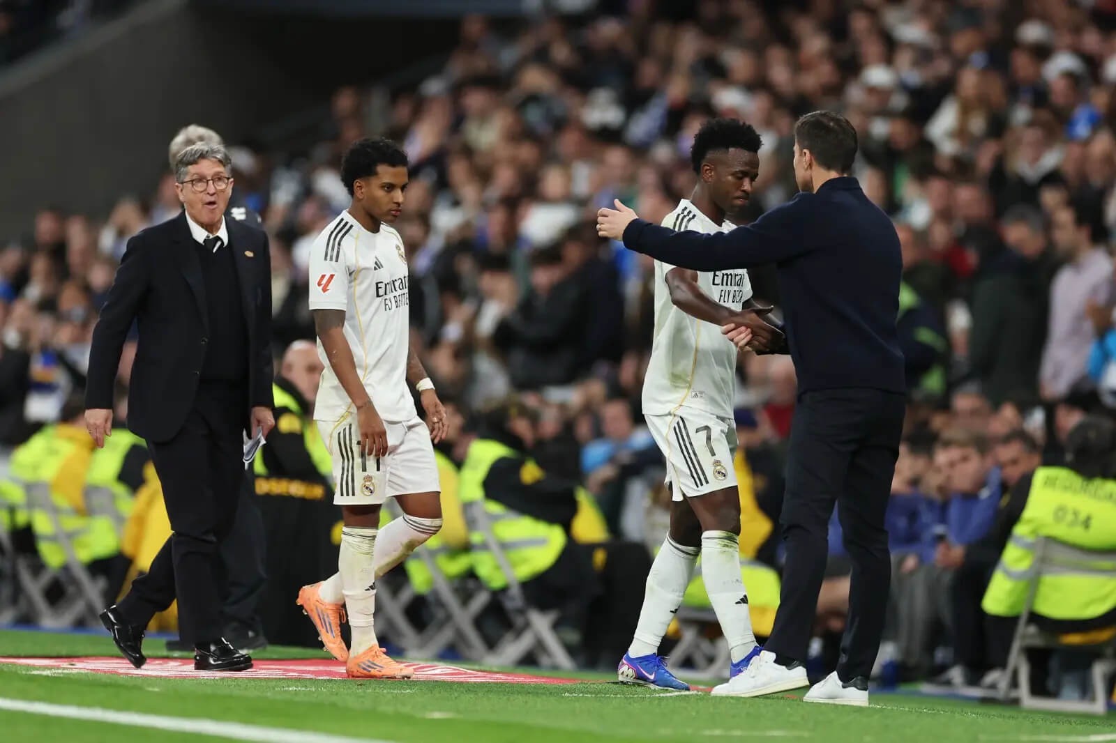 Vinicius Junior lạc nhịp trong cỗ máy Real của Alonso
