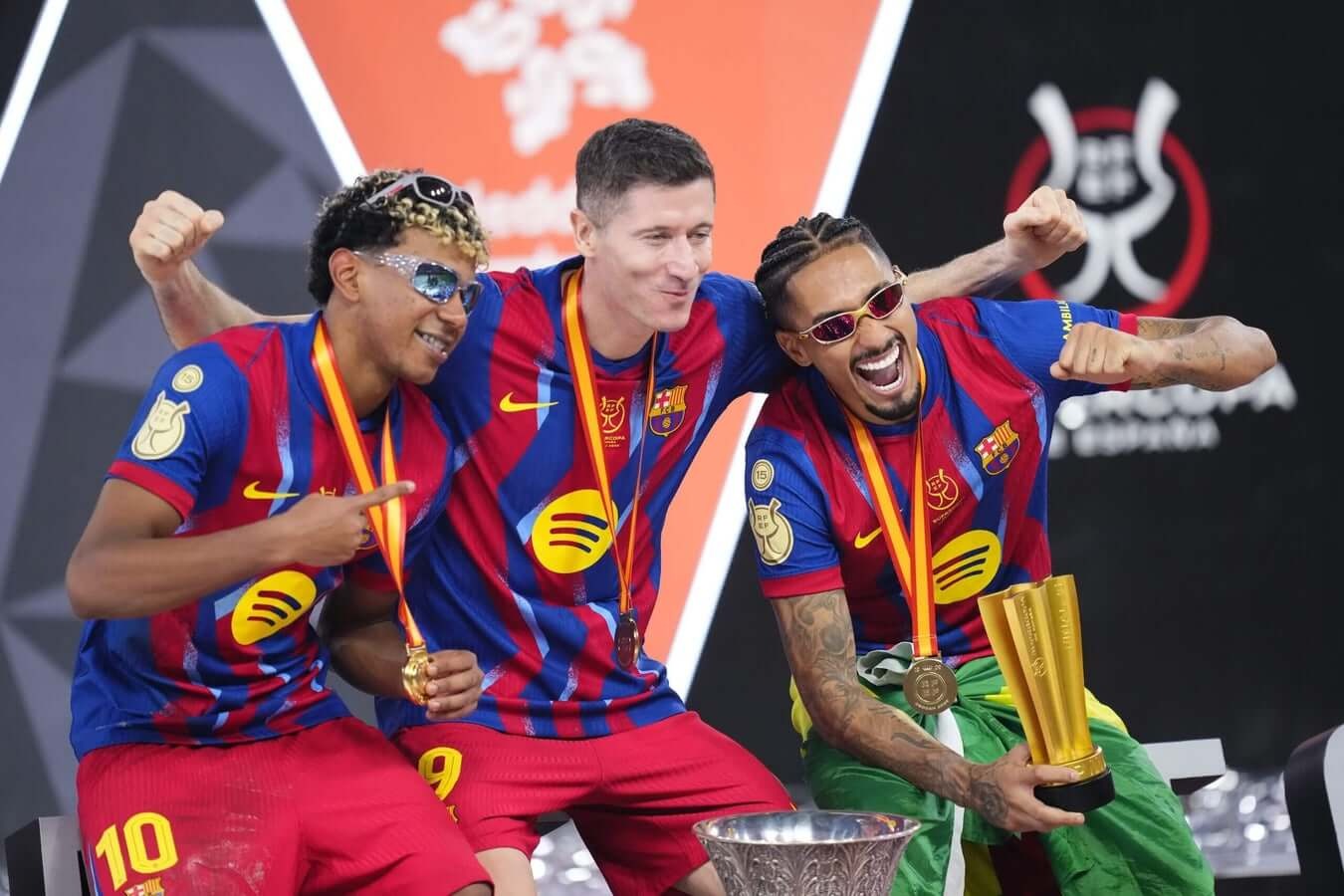 Hàng công cân bằng giúp Barca hạ Real như thế nào