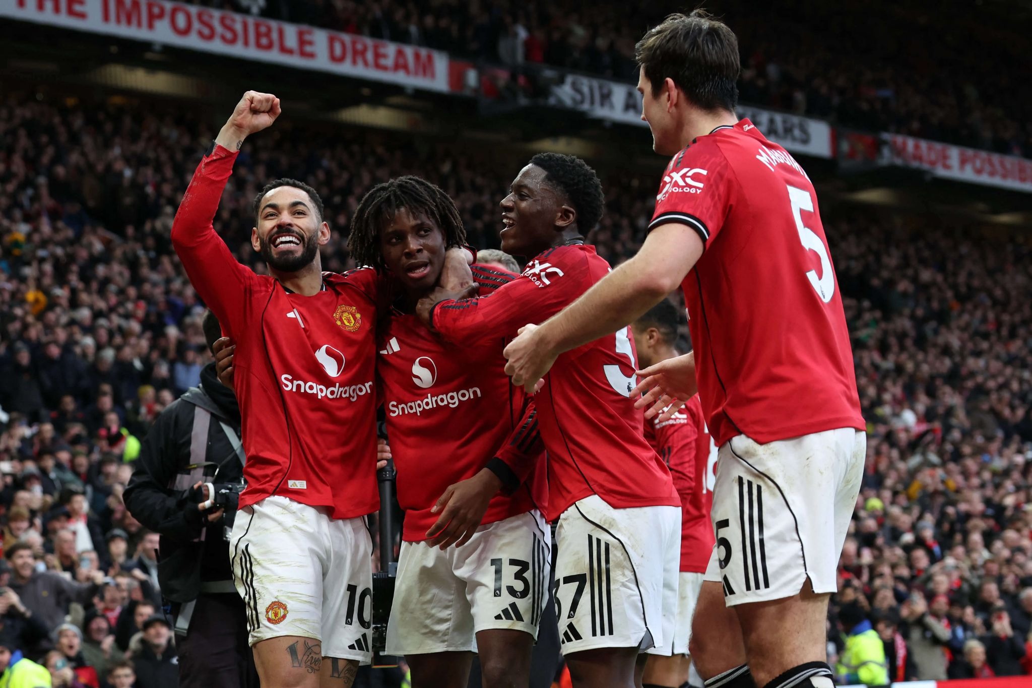 Man Utd 2-0 Man City: Màn khởi đầu hoàn hảo của Carrick