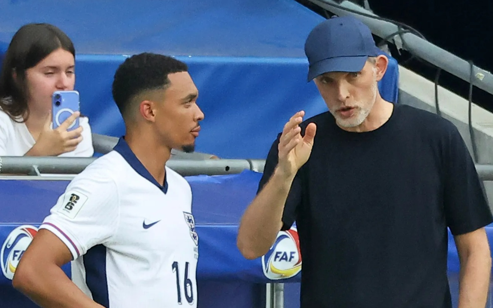 Trent Alexander-Arnold liệu có đi vào ‘vết xe đổ’ của Michael Owen?