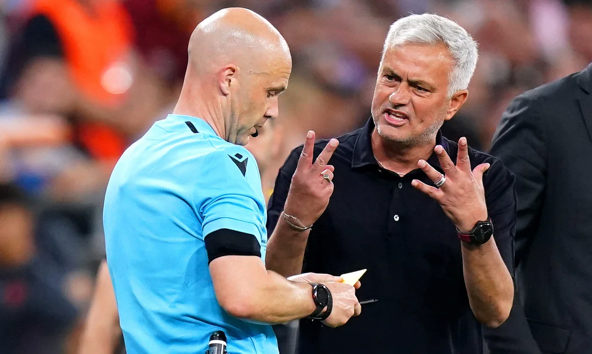 Triết lý Mourinho và sự lạc hậu trong bóng đá hiện đại