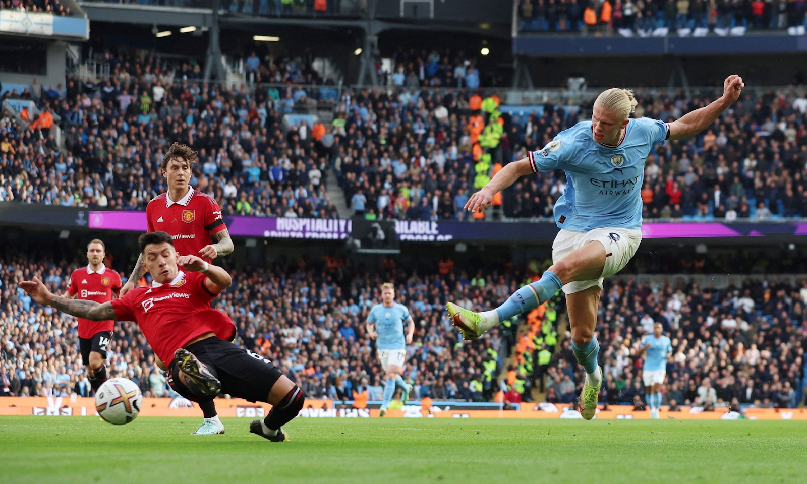 Haaland bùng nổ trước derby Manchester, Man Utd có lo sợ?
