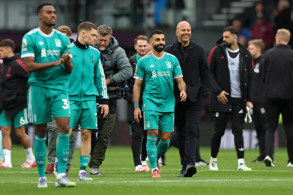 Liverpool lại ghi bàn trễ: May mắn hay bản lĩnh nhà vô địch?