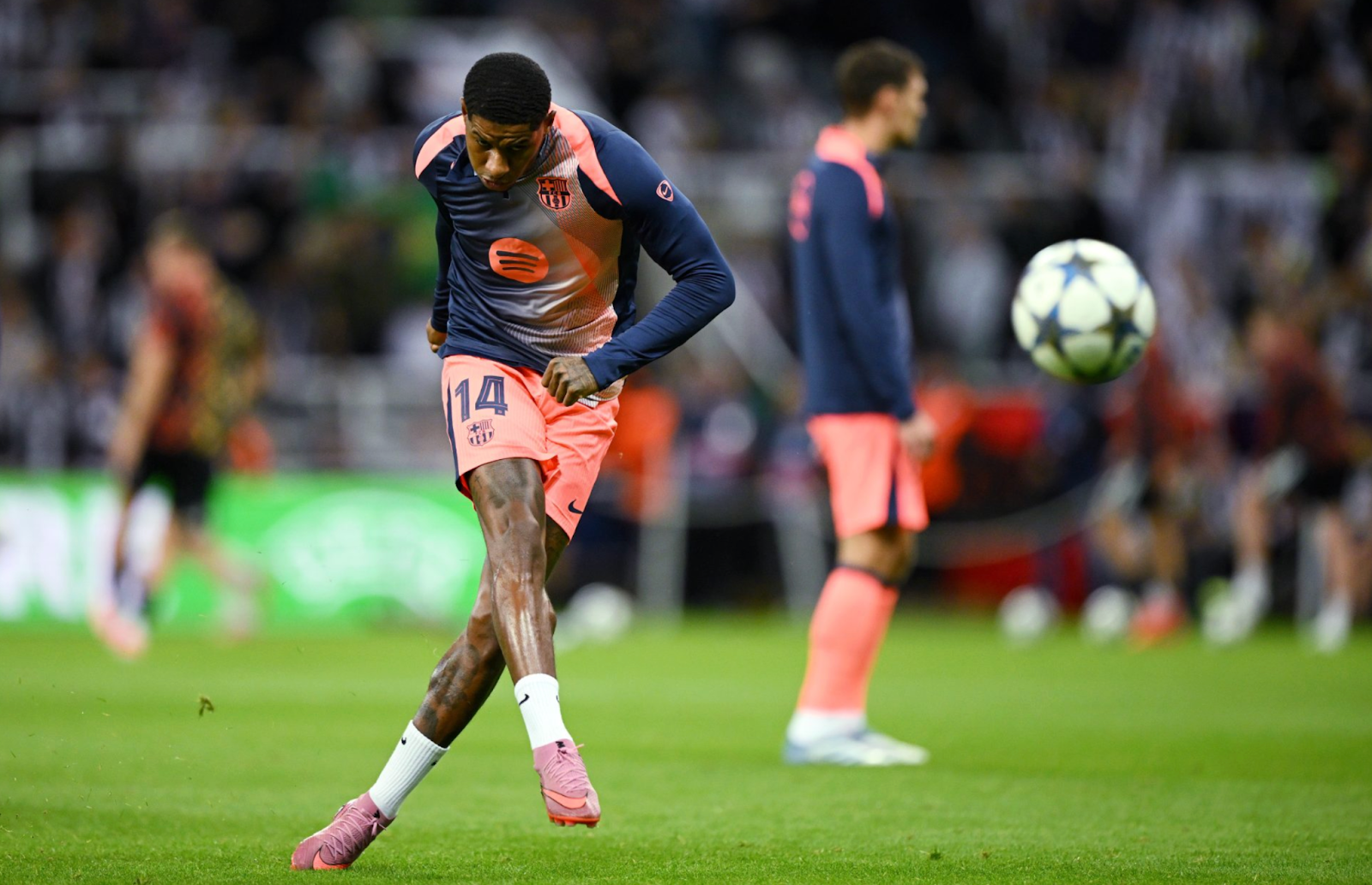 Nụ cười trở lại với Rashford, Man Utd có sai lầm?