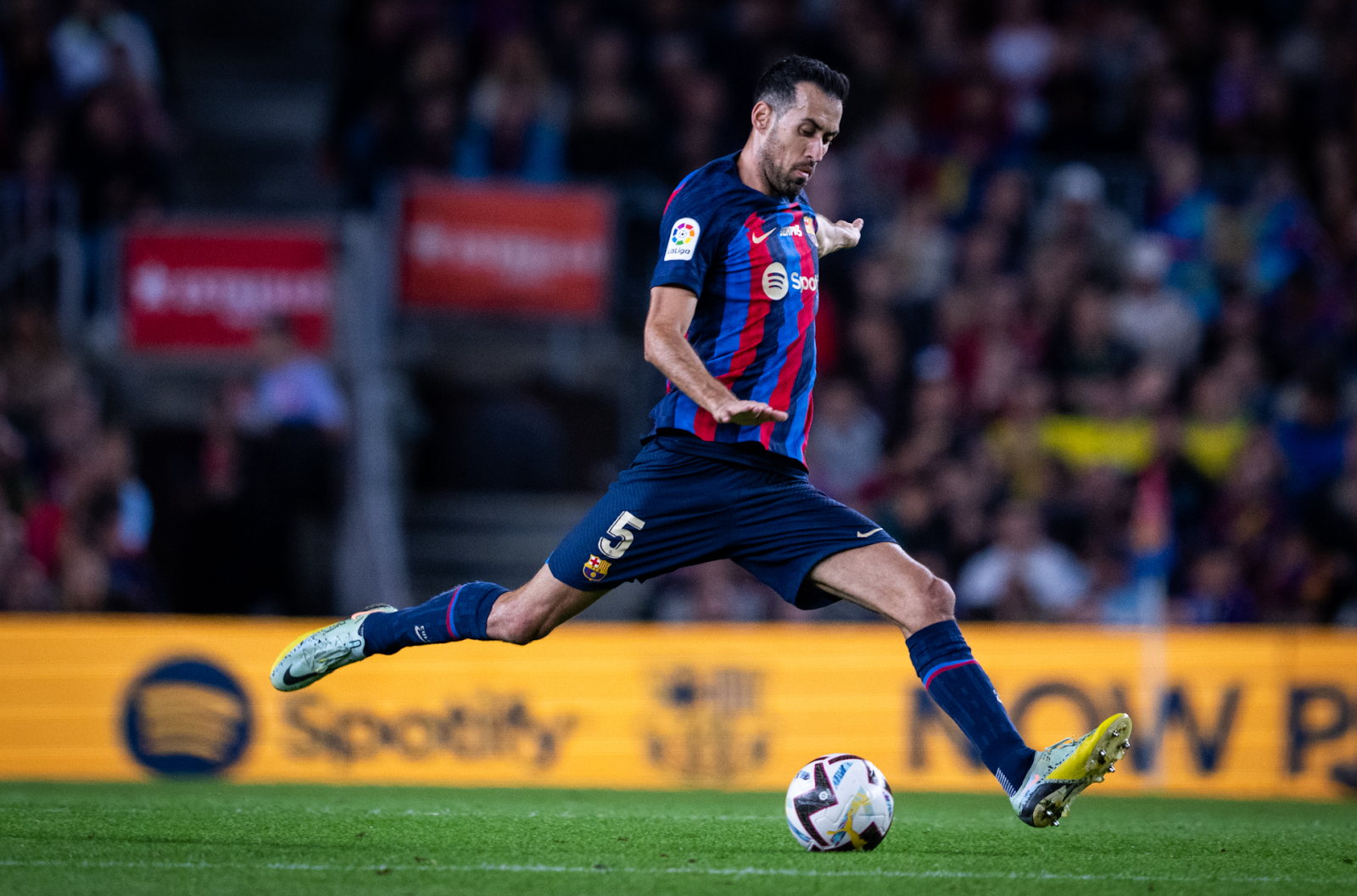 Sergio Busquets - thiên tài vô hình trên sân bóng 