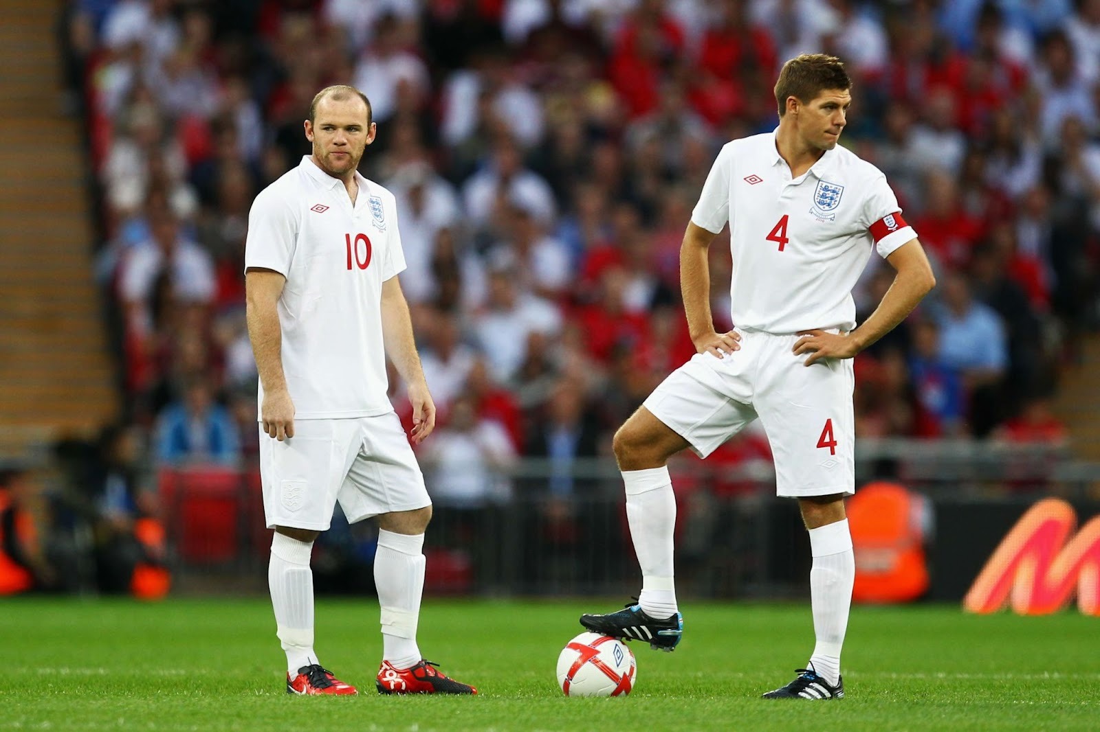 Cuộc tranh luận Gerrard - Rooney: Vì sao 'Thế hệ Vàng' tuyển Anh thất bại?