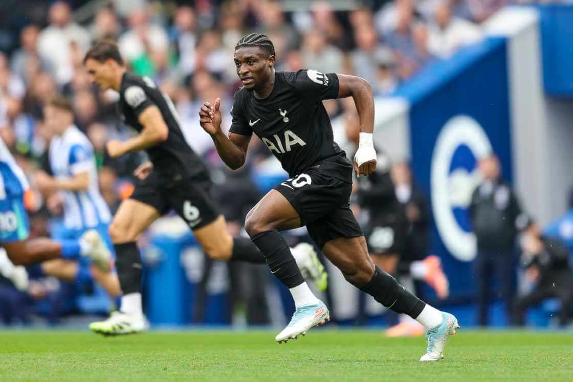 Tottenham liệu có vượt qua 7 tuần giông bão phía trước?