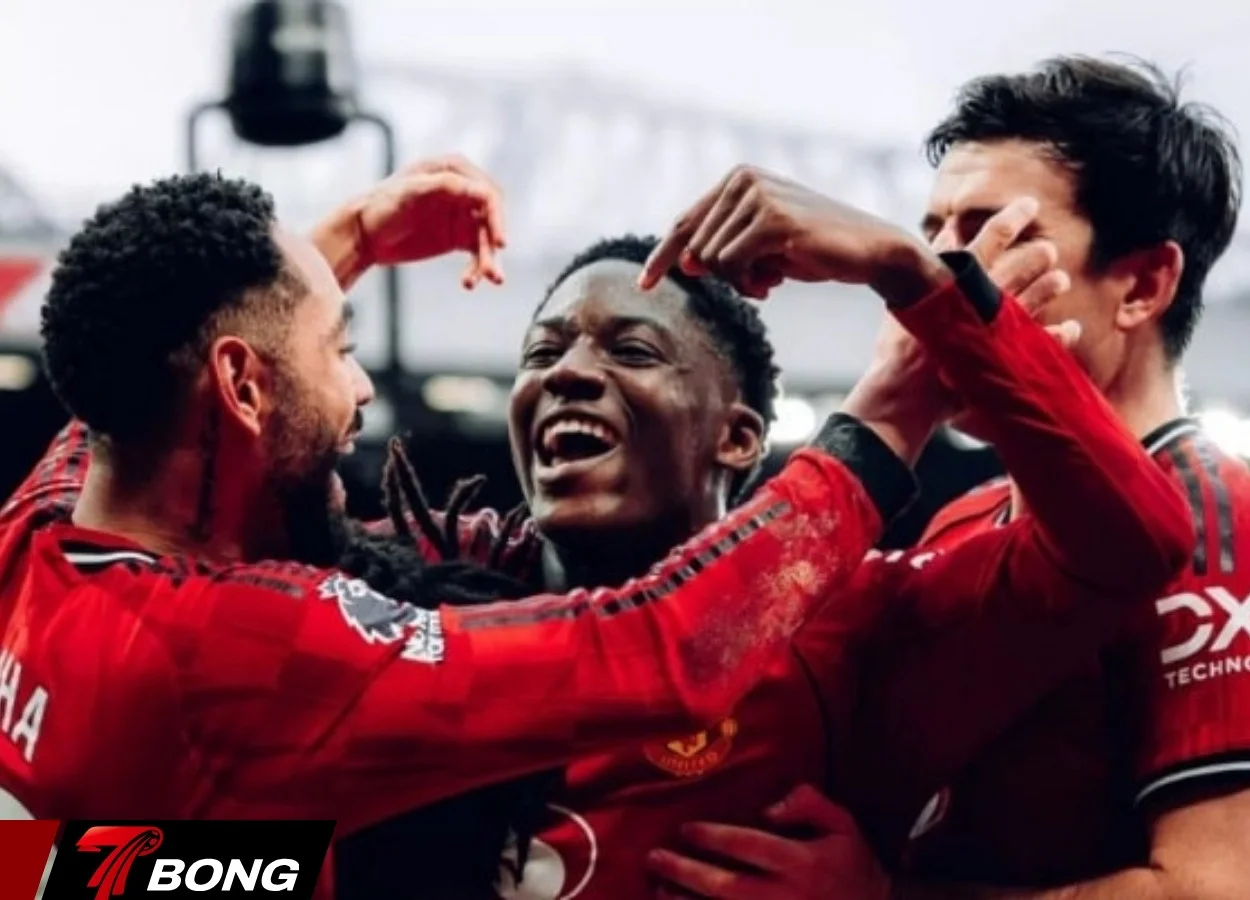 Mainoo thể hiện phong độ ấn tượng dưới thời Carrick