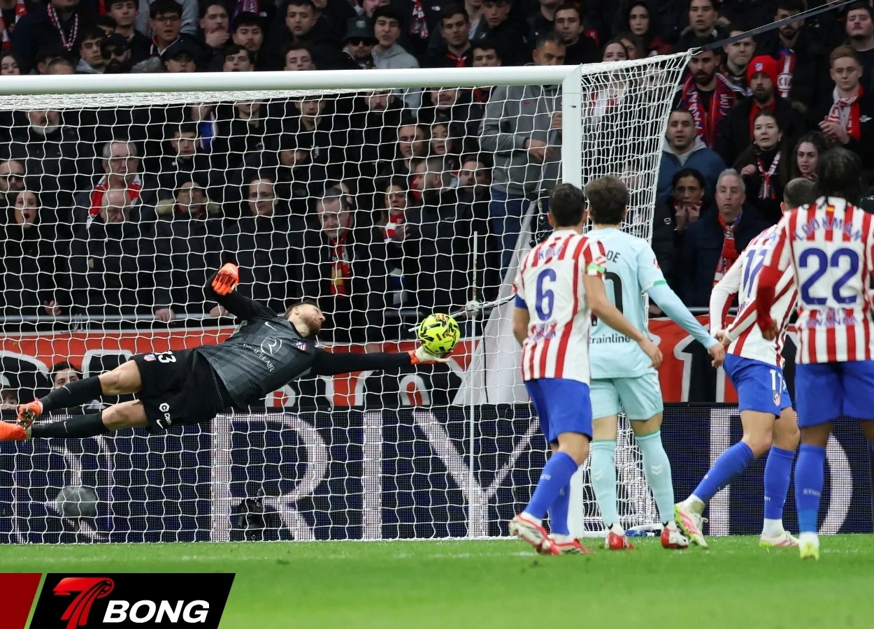 Antony sút xa ghi bàn đẳng cấp cho Betis