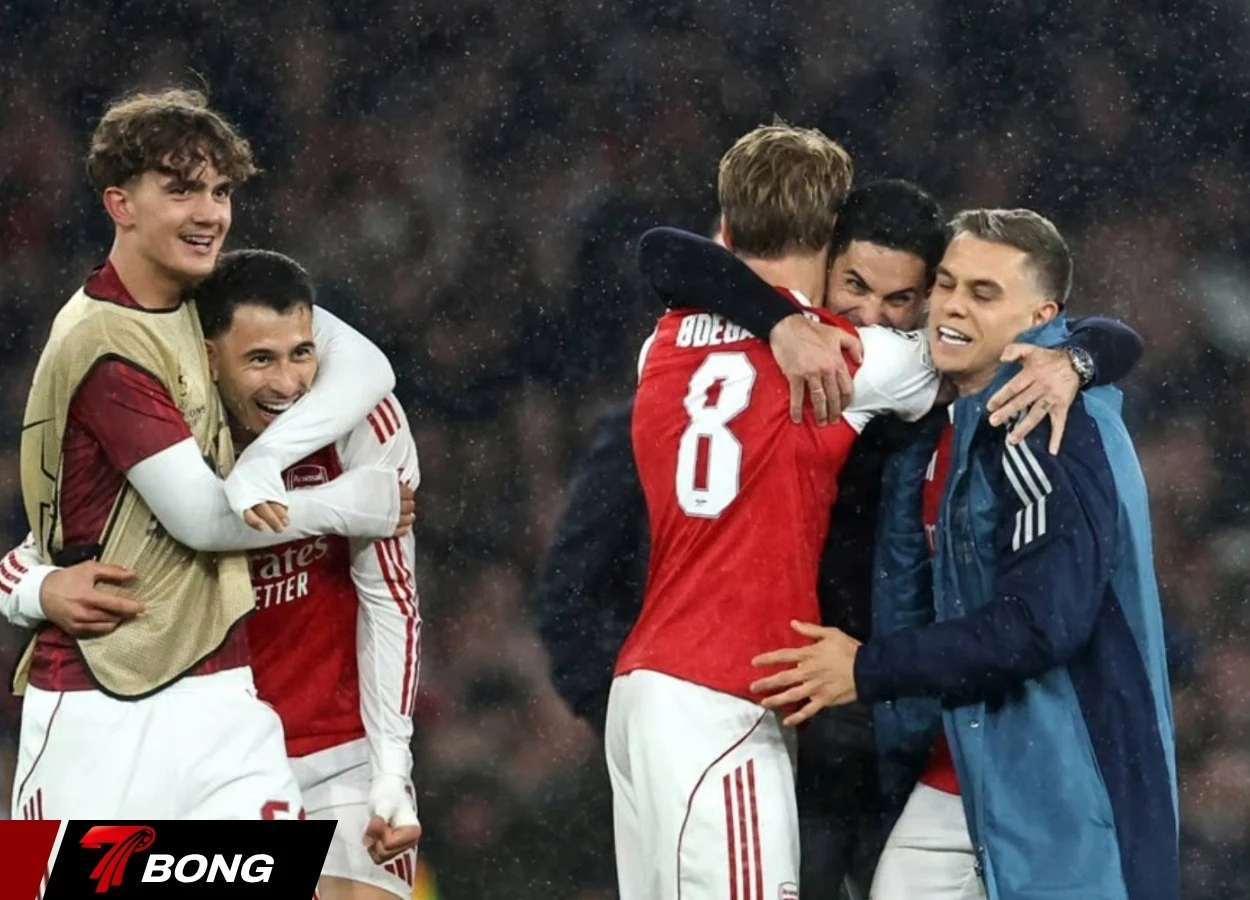 Arsenal ăn mừng tấm vé chung kết lịch sử