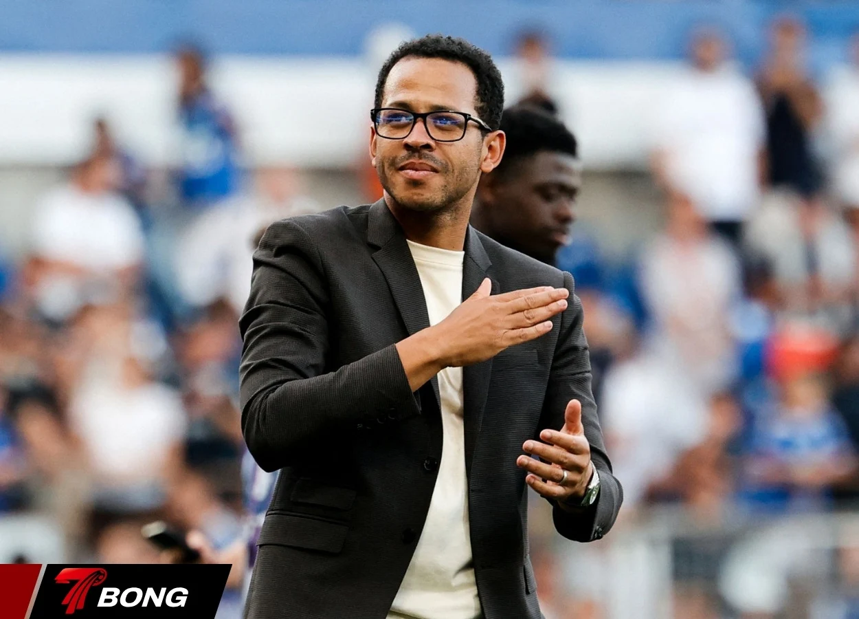 Cách Liam Rosenior dẹp loạn đậm chất Anh