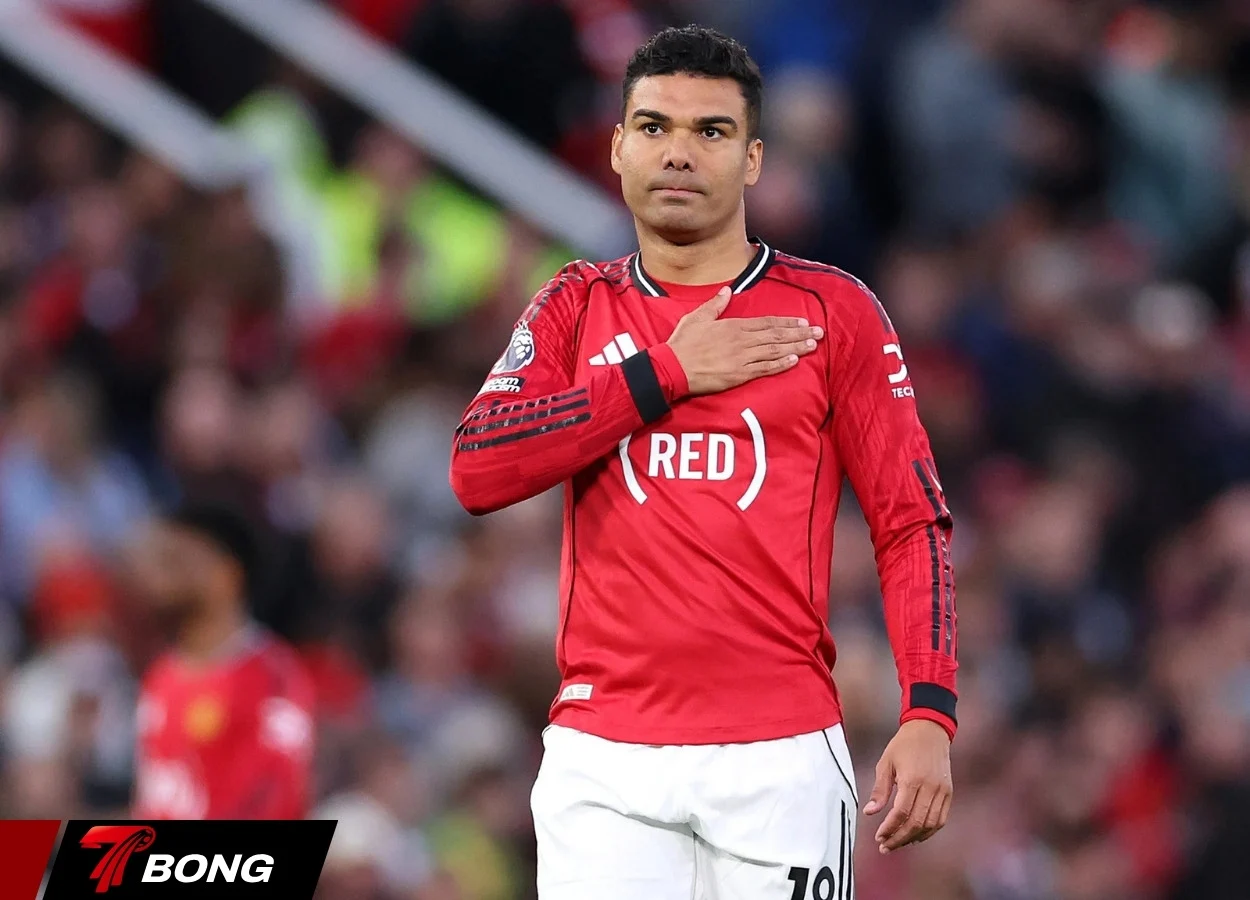 Casemiro chia tay các cổ động viên MU