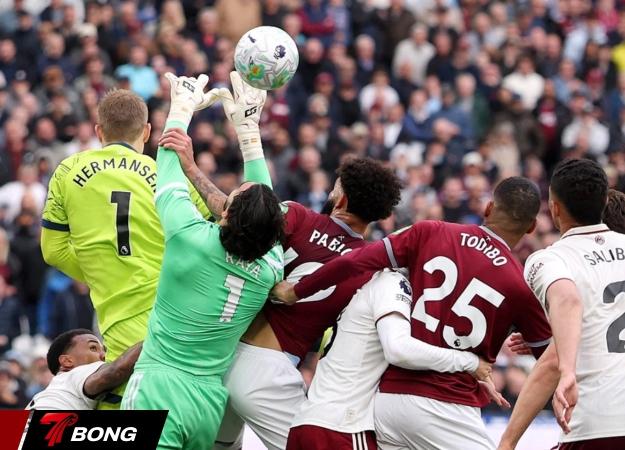 David Raya cứu thua xuất sắc cho Arsenal