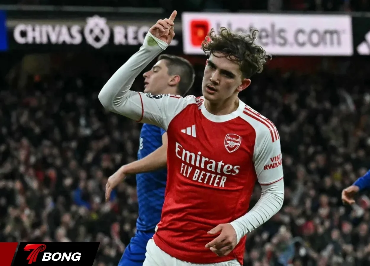 Dowman ghi bàn lịch sử tại Premier League