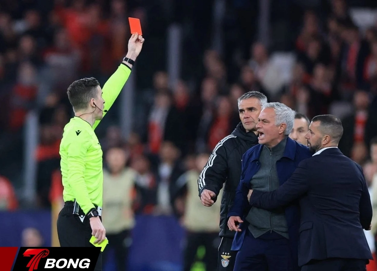HLV Jose Mourinho vắng mặt do án treo giò