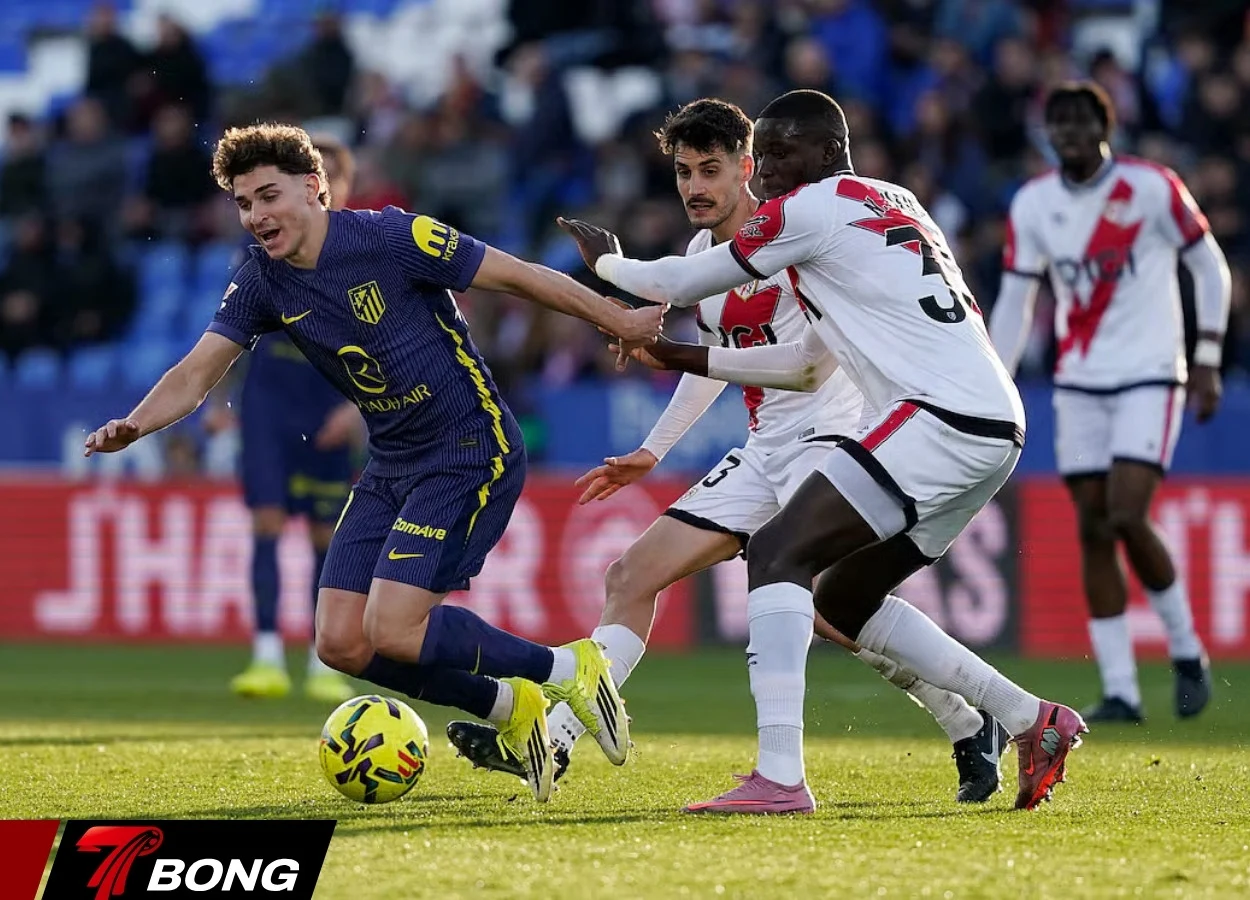 Julian Alvarez vào sân nhưng bất lực