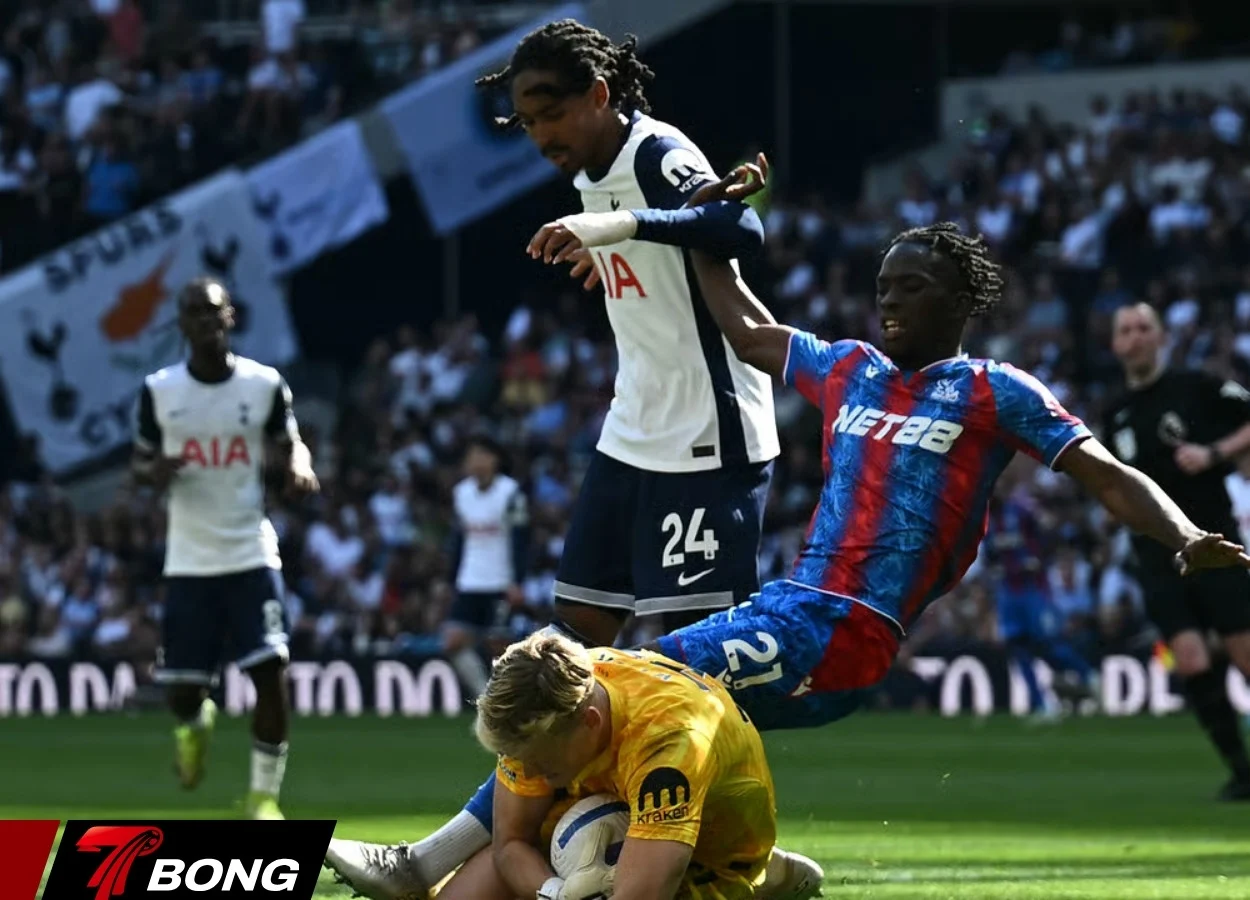 Palace lội ngược dòng ngoạn mục tại London