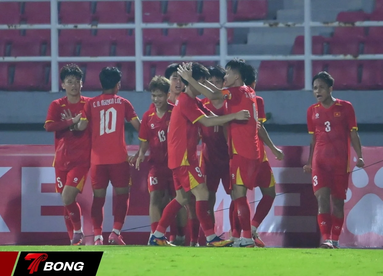 U17 Việt Nam ăn mừng chiến thắng bán kết