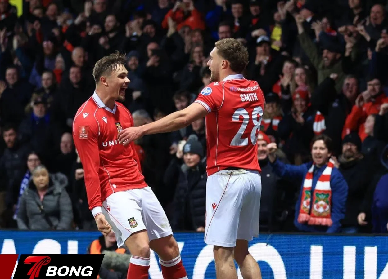 Wrexham gây sốc khi vượt lên dẫn trước Chelsea