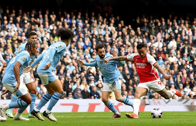 Áp lực đè nặng lên đôi vai của Man City
