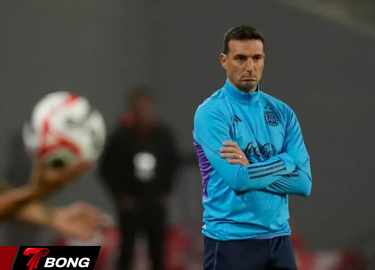 HLV Lionel Scaloni đang đứng trước bài toán khó khăn về nhân sự