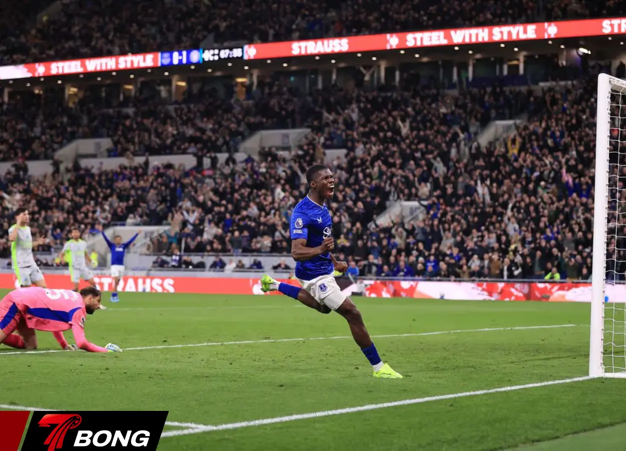 Hàng thủ của Manchester City đã có 14 phút thi đấu kinh hoàng trong trận gặp Everton