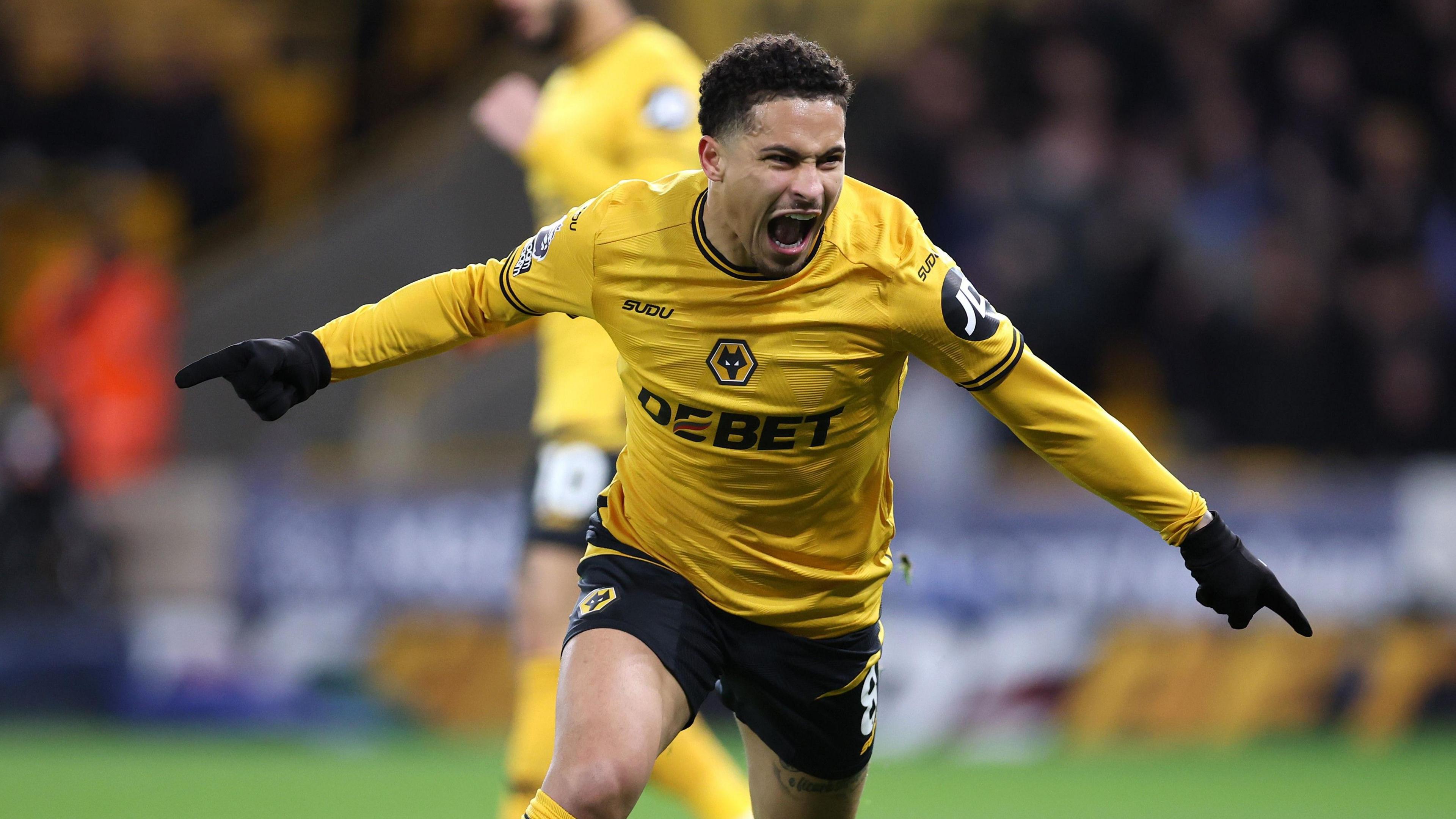 Joao Gomes mở màn cho tấn bi kịch của Aston Villa