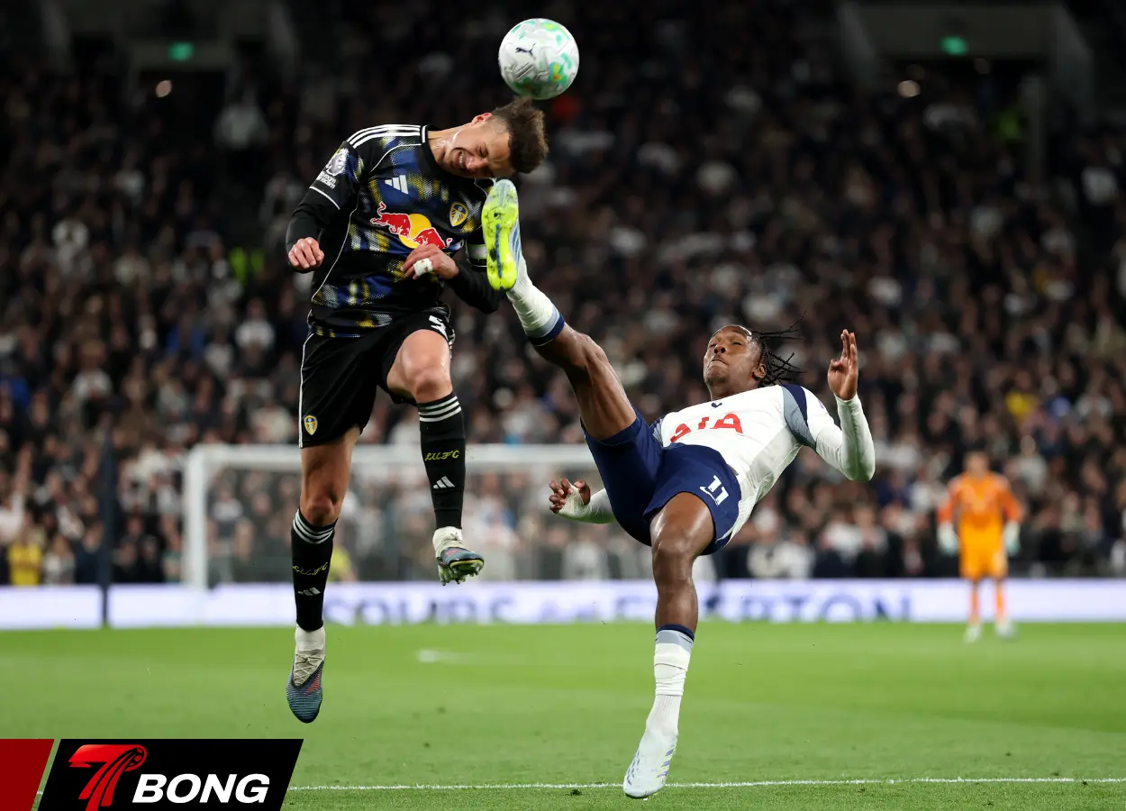 Mathys-Tel dù mở tỷ số nhưng cũng là người tạo ra quả penalty tai hại