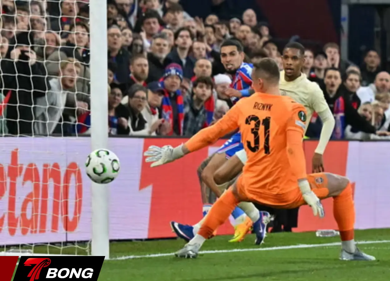 Pedro Henrique phản lưới nhà, vô tình mở tỷ số cho Crystal Palace