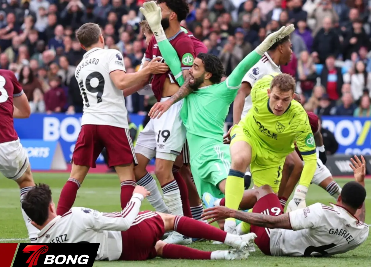 VAR là chủ đề tranh cãi lớn nhất sau trận đấu của West Ham và Arsenal