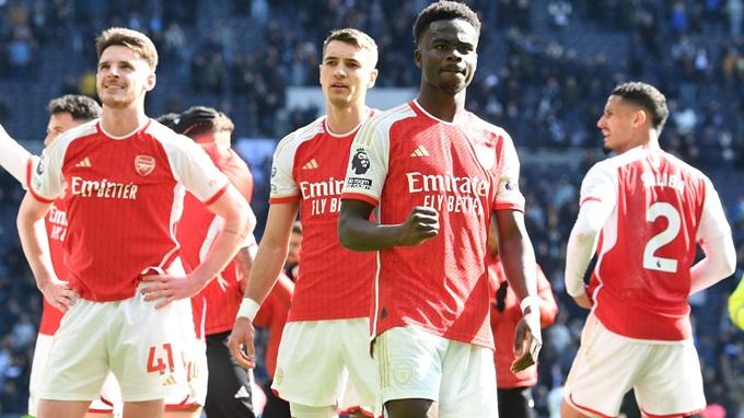 Arsenal cần bao nhiêu điểm để lên ngôi vô địch Premier League 2024/25?