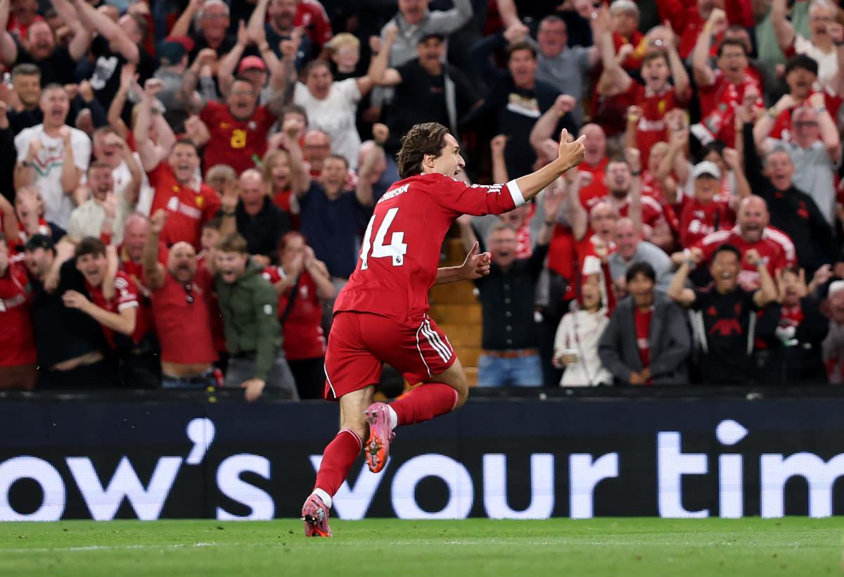 Cầu thủ Ý tại Premier League: Chiesa và Calafiori lập công ngay vòng 1