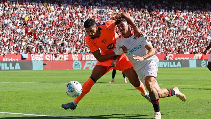 CĐV Barca phẫn nộ: “Trọng tài đang chống lại chúng tôi!”