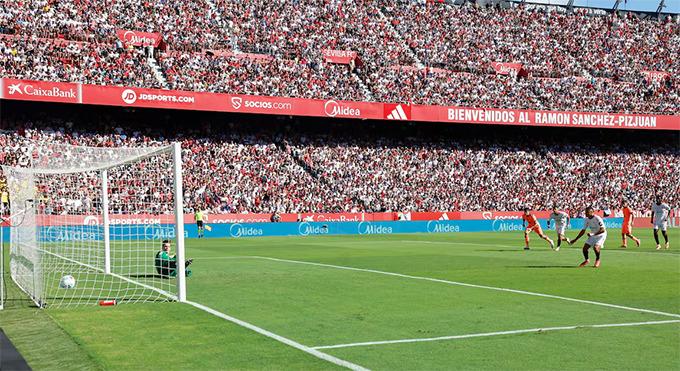CĐV Barca phẫn nộ: “Trọng tài đang chống lại chúng tôi!”