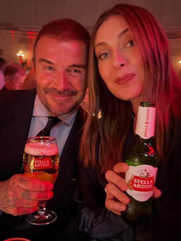 'Búp bê Nga' Maria Sharapova nhậu bia túy lúy với David Beckham