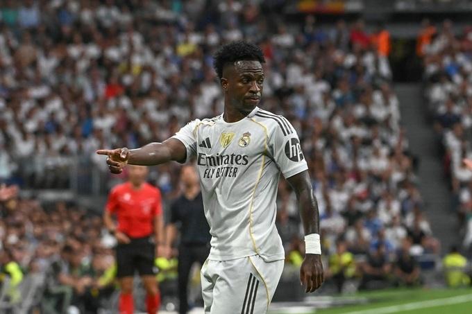 Mbappe chán đá cặp Vinicius Jr? Nội tình Real Madrid dậy sóng