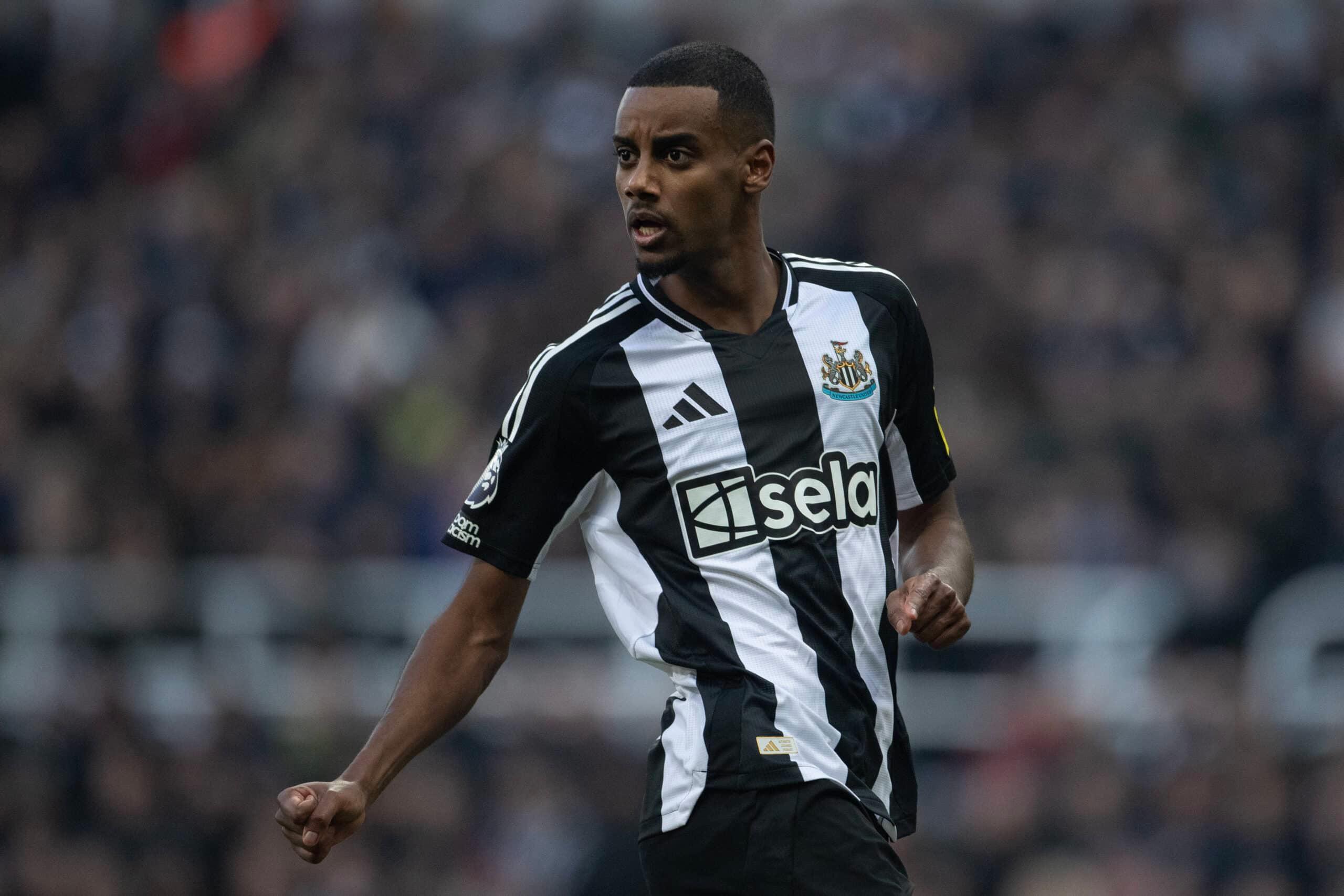 Newcastle United đã tiến hành các cuộc thảo luận quan trọng với Alexander Isak giữa lúc Liverpool thể hiện sự quan tâm
