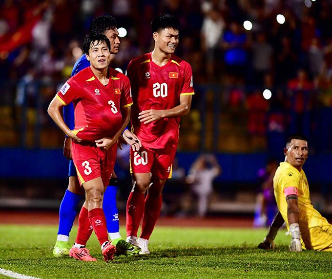 Vì đâu hàng công ĐT Việt Nam “vô duyên” trước khung thành?
