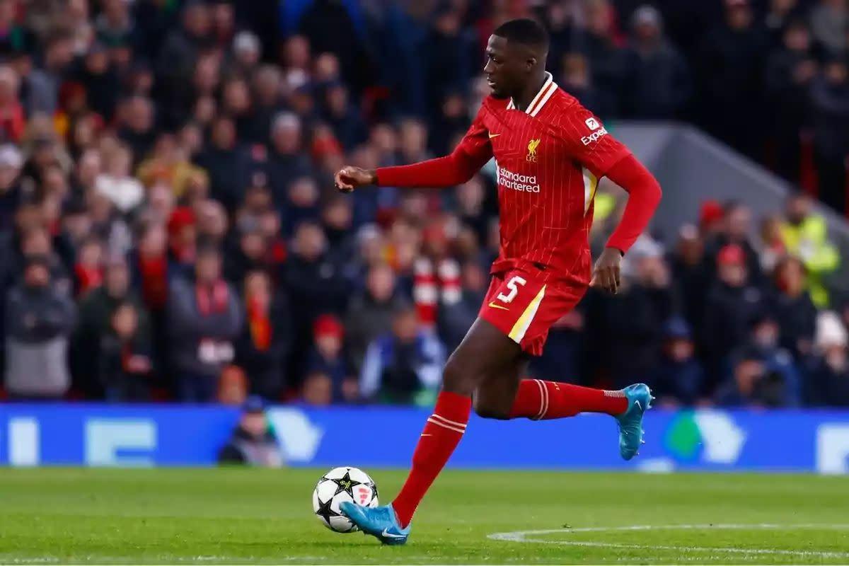 Real Madrid và Liverpool được tiếp sức khi đối thủ từ bỏ chiêu mộ trung vệ