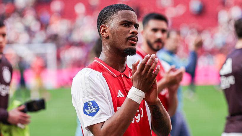 Chelsea đạt thỏa thuận chiêu mộ hậu vệ Hato từ Ajax