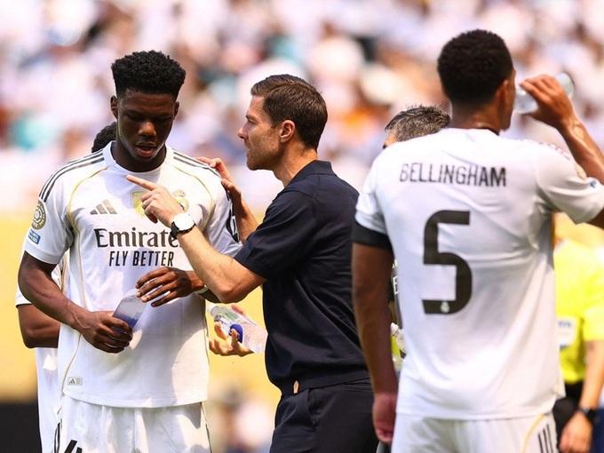 Real Madrid loạn thật rồi? Dàn sao bất mãn, Xabi Alonso “bó tay”