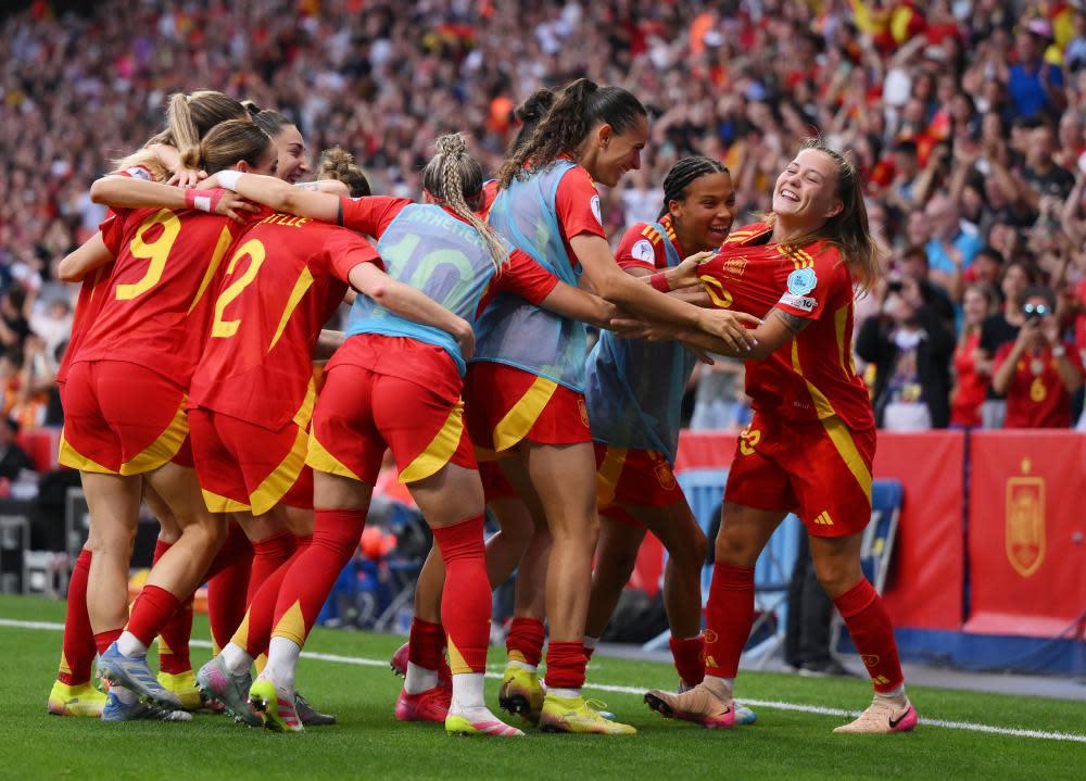 Cú đúp của Clàudia Pina khiến Anh lỡ hẹn chung kết Nations League