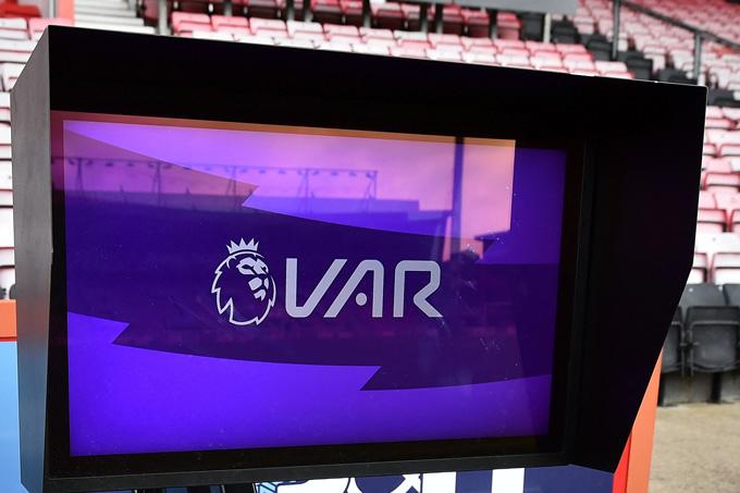 Mổ xẻ hai tình huống gây tranh cãi trong cuộc đối đầu giữa Newcastle và Man City