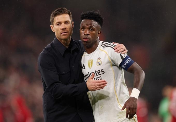 Real Madrid loạn thật rồi? Dàn sao bất mãn, Xabi Alonso “bó tay”