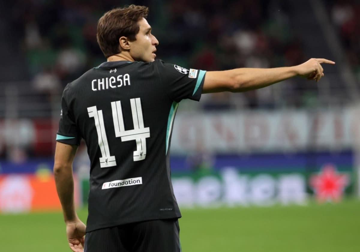 Napoli nhen nhóm lại ý định chiêu mộ tiền vệ Chiesa từ Liverpool